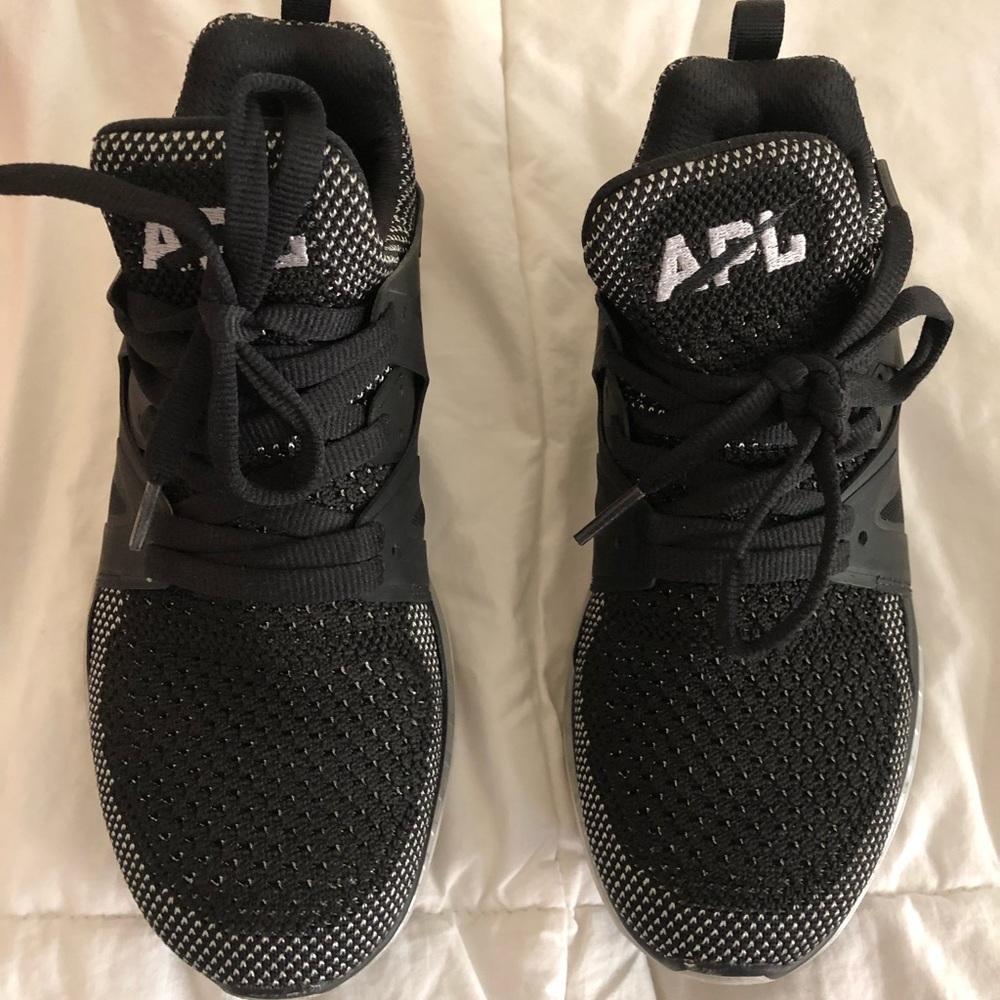 APL black and white Ascend shoes size 5.5